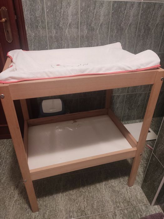 Muda fraldas + almofada + 2 capas protetoras