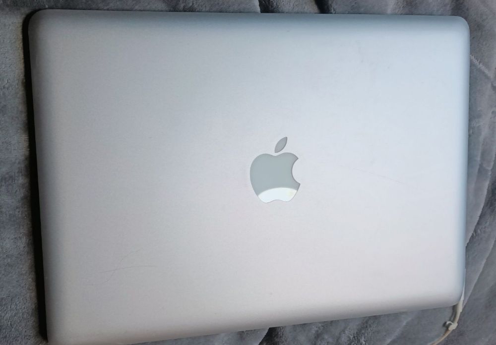 MacBook        air