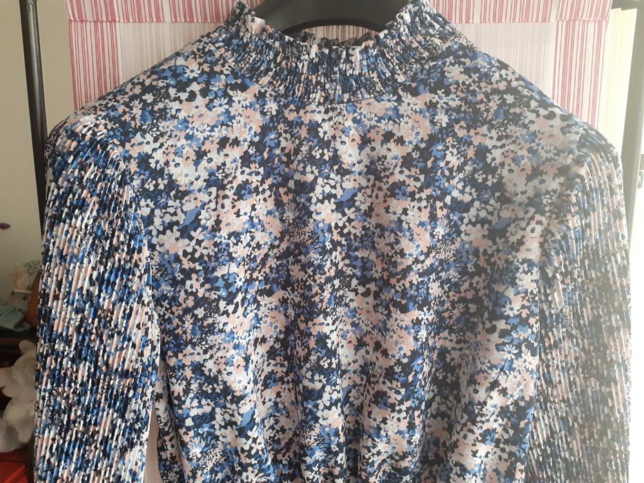 Blusa Tiffosi floral - tamanho S - Como nova