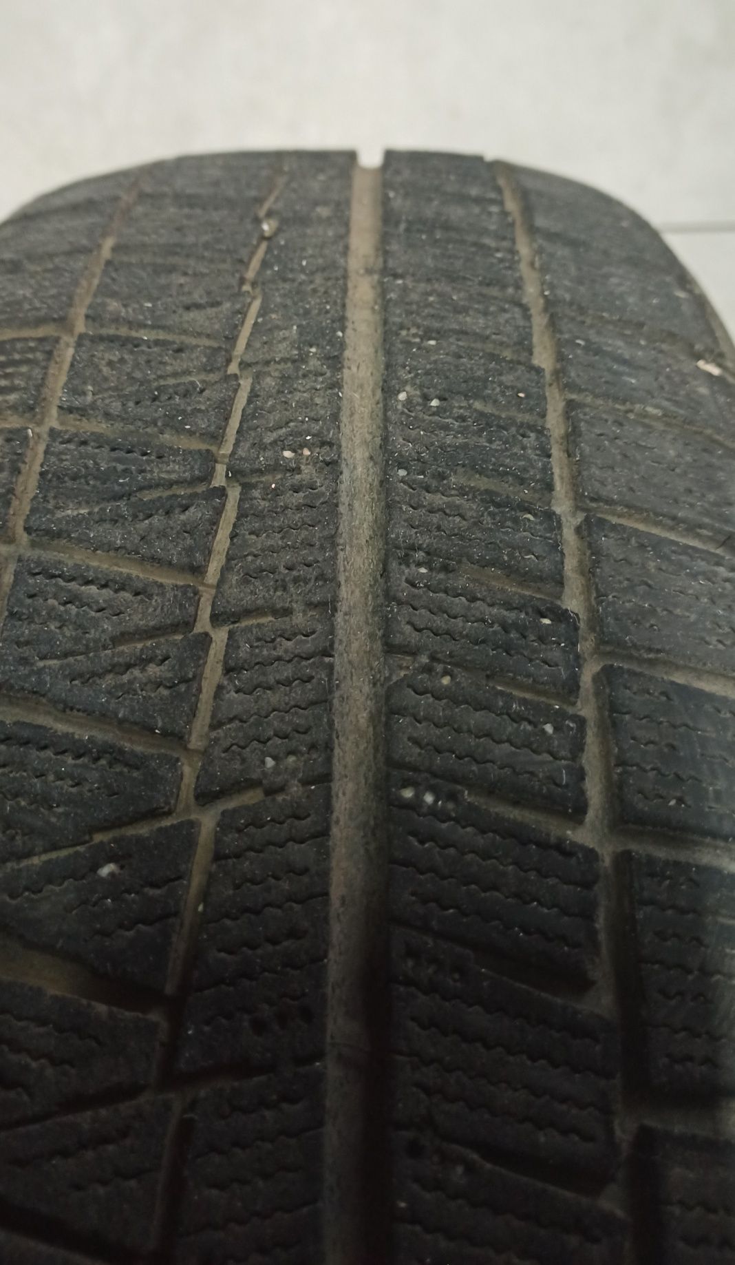 Резина Bridgestone Blizzak 195/60R15 зима пара..