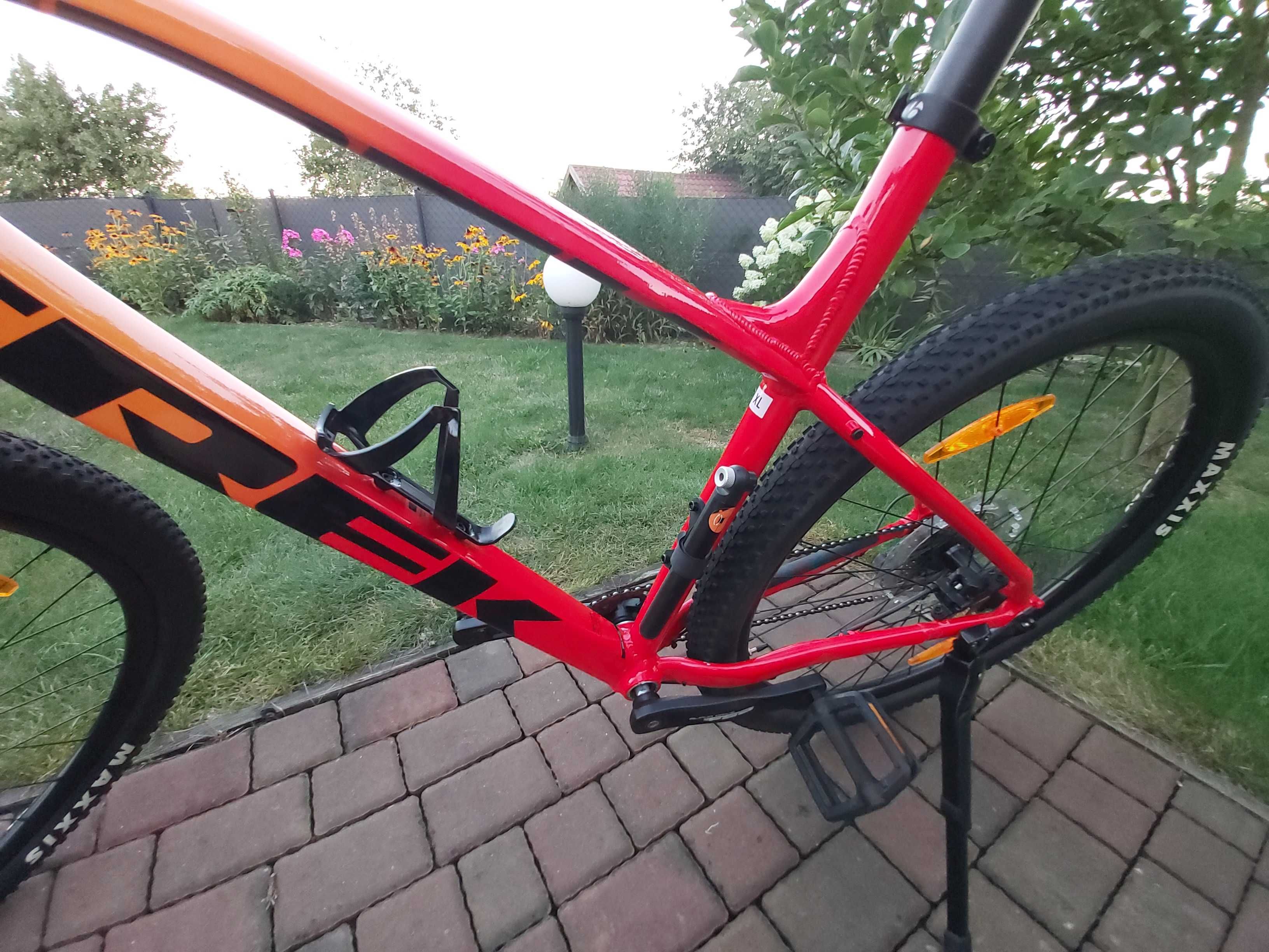 Trek Marlin 7 Gen. 2 XL - Marigold to Radioactive Red Fade
