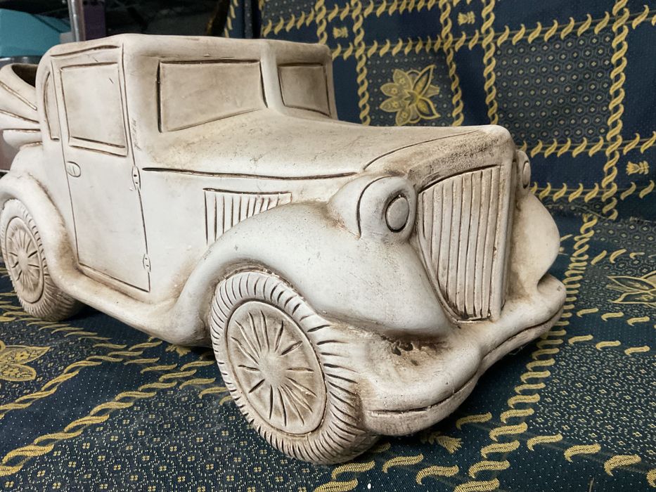 Floreira porcelana com 43 x17 cm. ANUCIOS abaixo