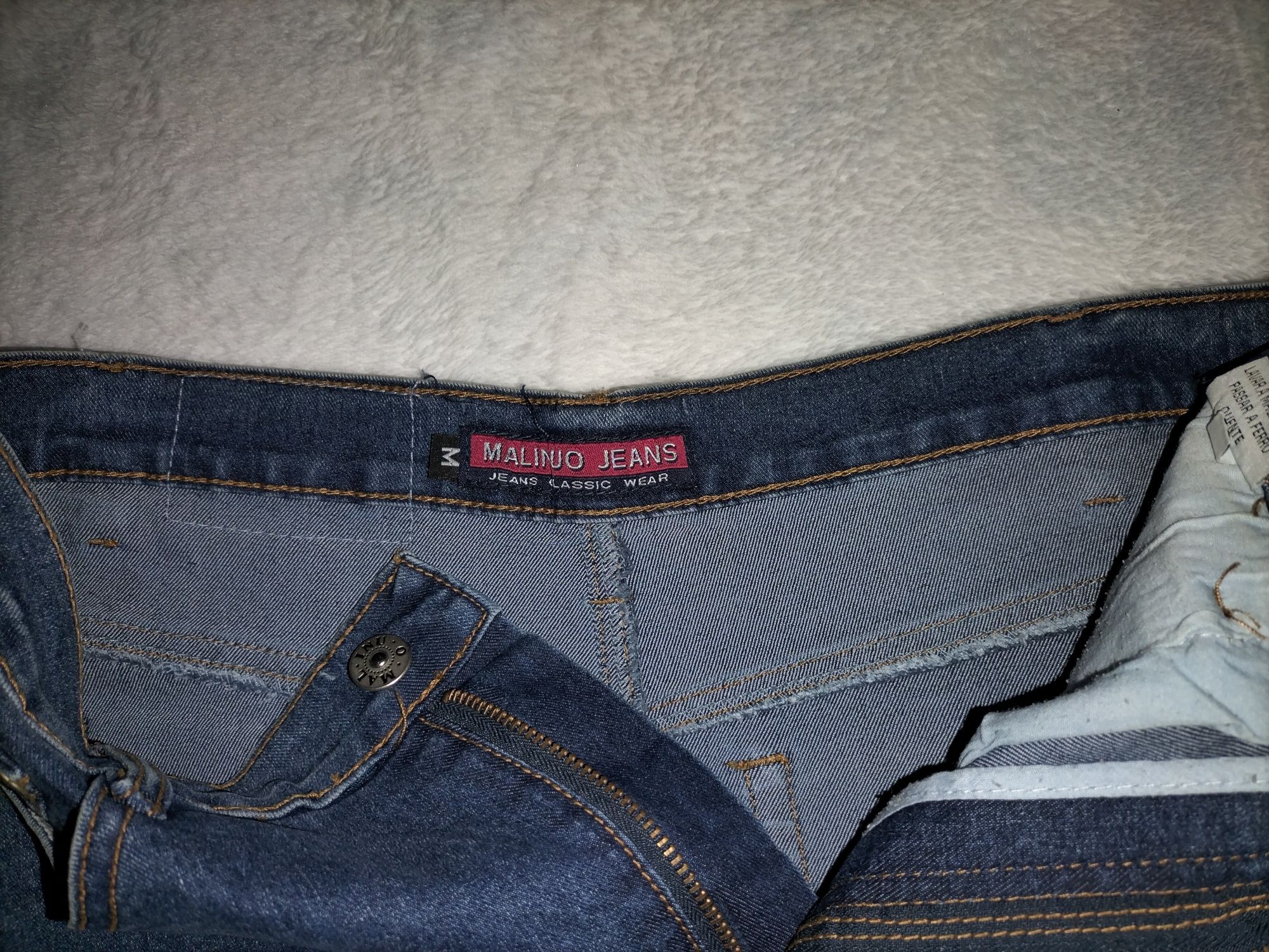Saia azul escura da marca Malinuo Jeans