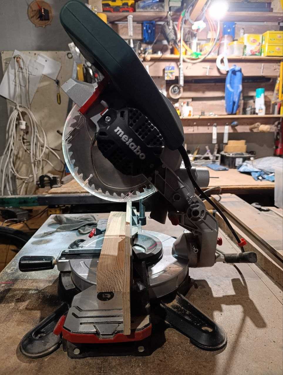 Торцовочная пила Metabo KS216( плавный пуск) Lasercut