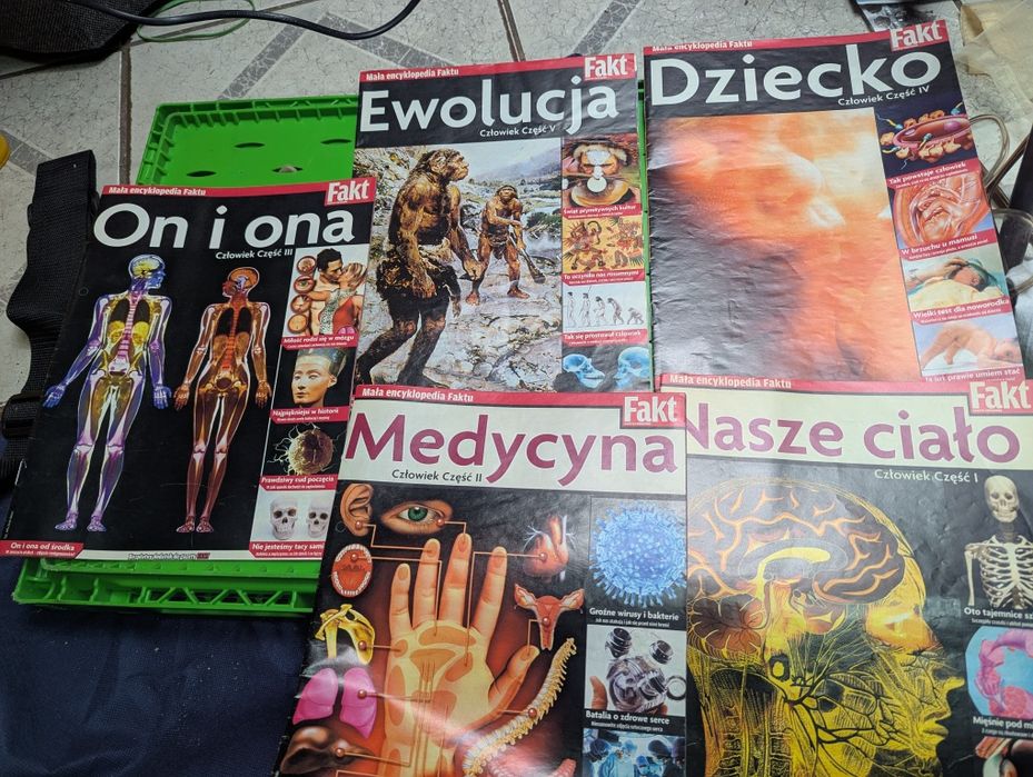 czlowiek, Mala encyklopedia faktu,edycyna, cialo, Dziecko, ewolucja,