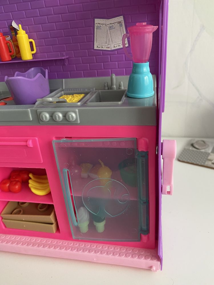 Kamper Barbie Food Track