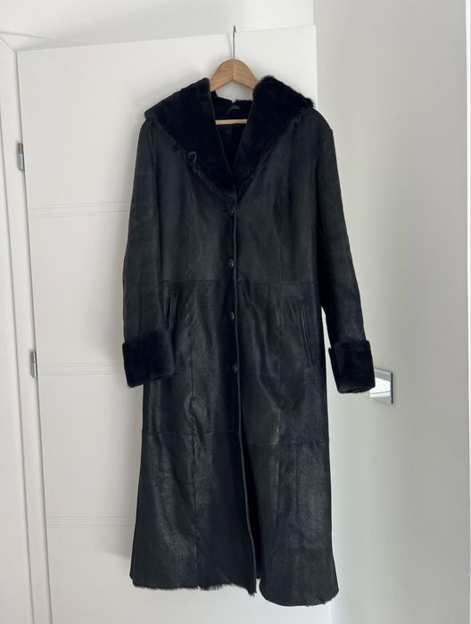 Naturalny czarny kozuch z owczej skóry