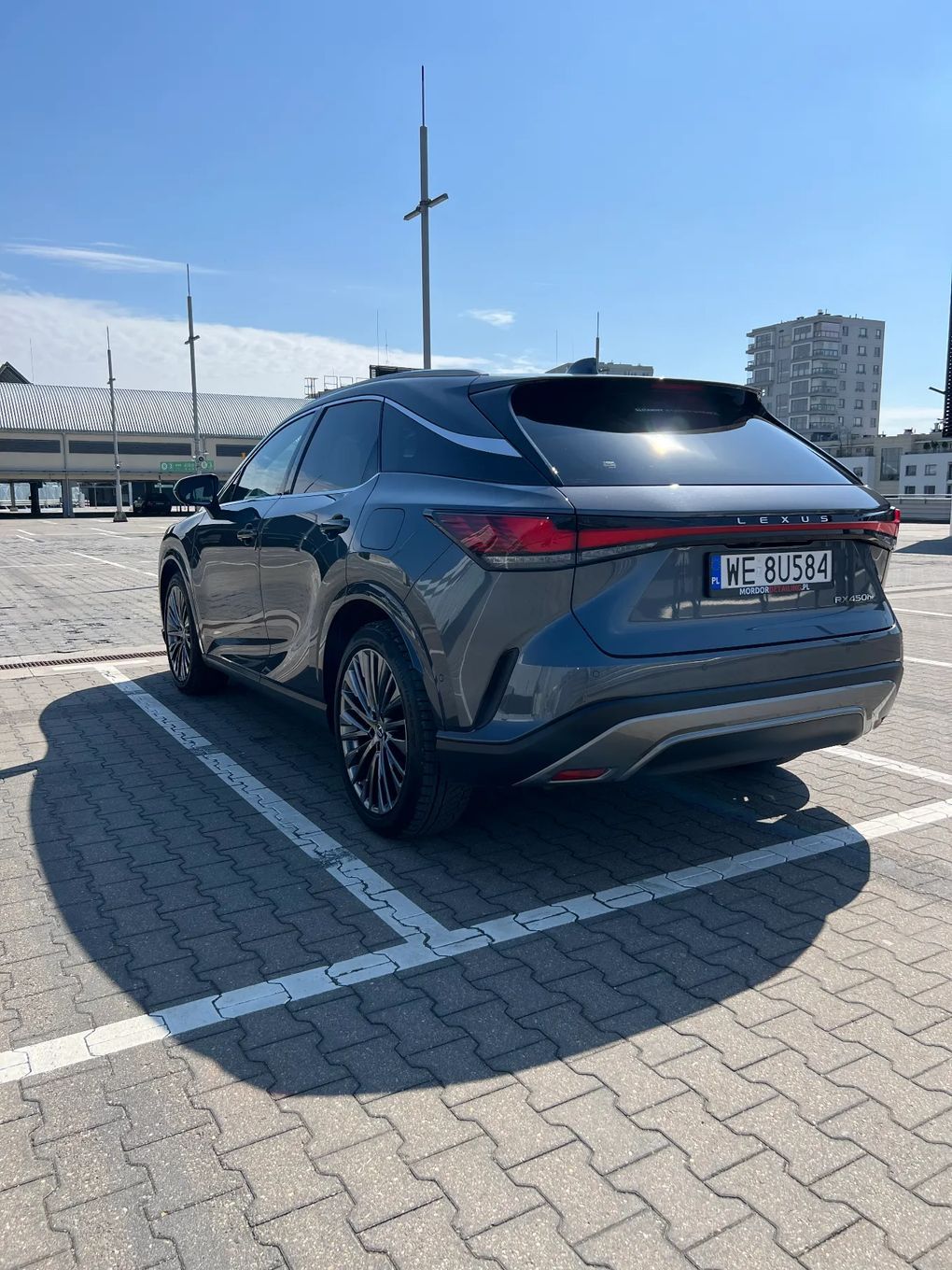 Lexus RX 450H+ Omotenashi