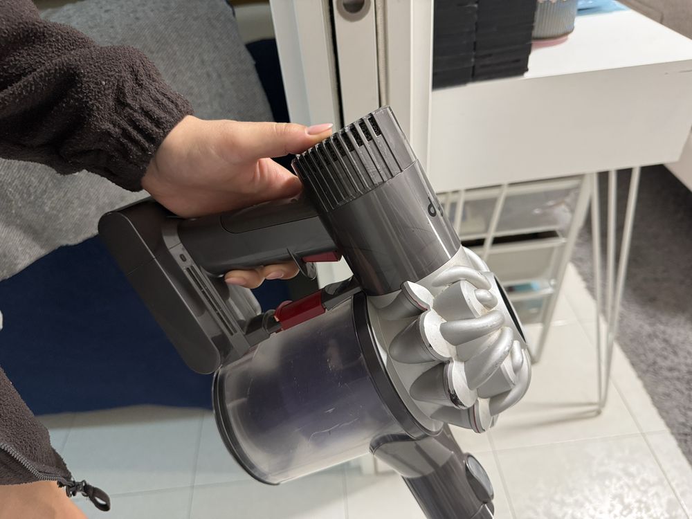 Dyson V6 (para tirar pecas)