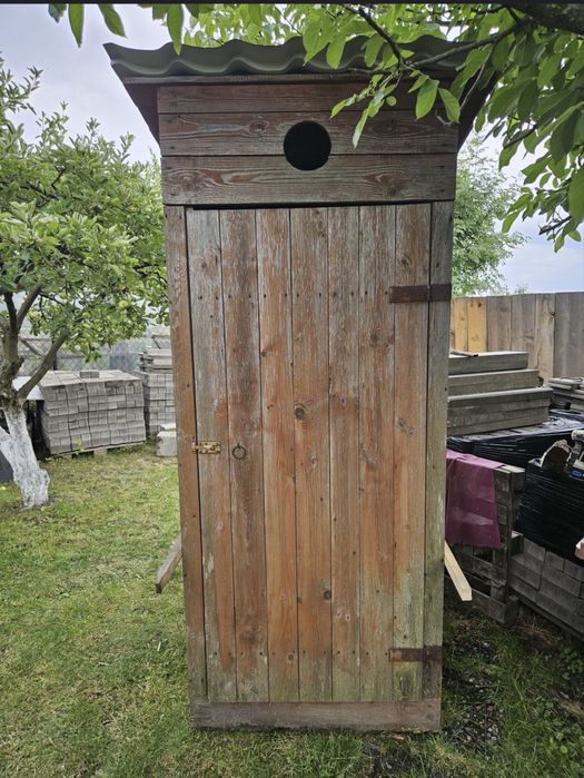 drewniania toaleta przenosna