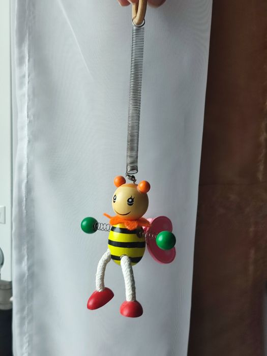Pszczółka Maja zabawka drewniana na sprężynie