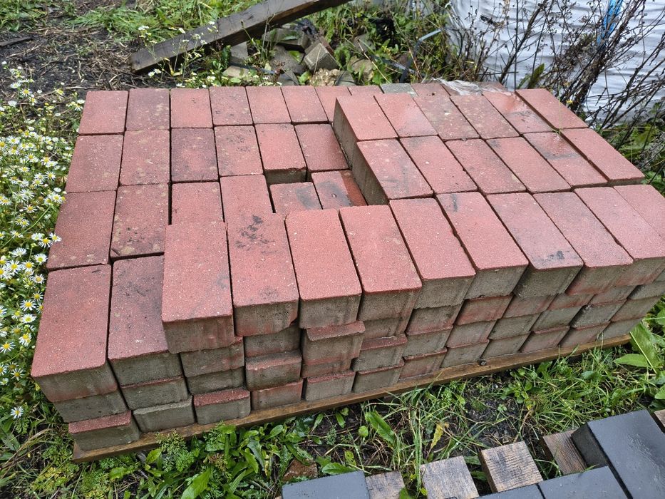 Kostka brukowa betonowa, czerwona, grafitowa, 6 cm, 8 cm z demontażu