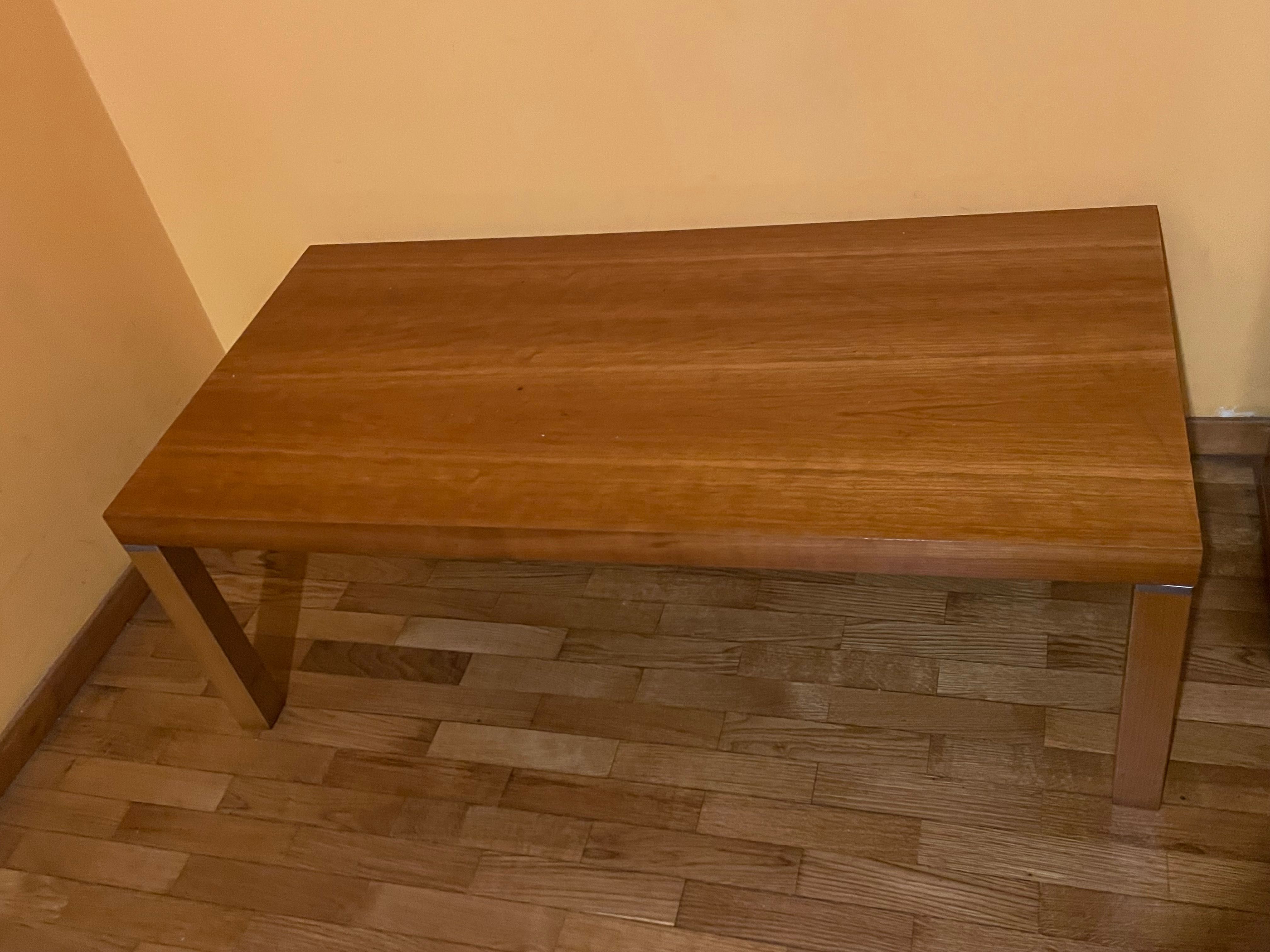 Mesa de sala de nogueira