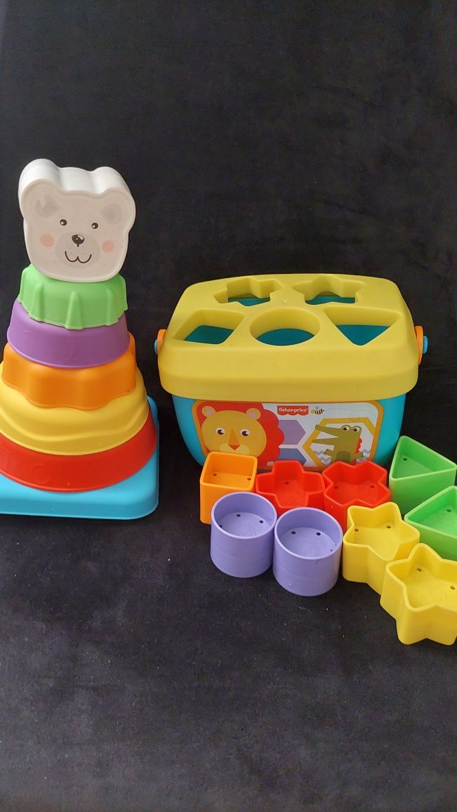 Sorter Fisher Price i piramidka z kółek Mochtoys