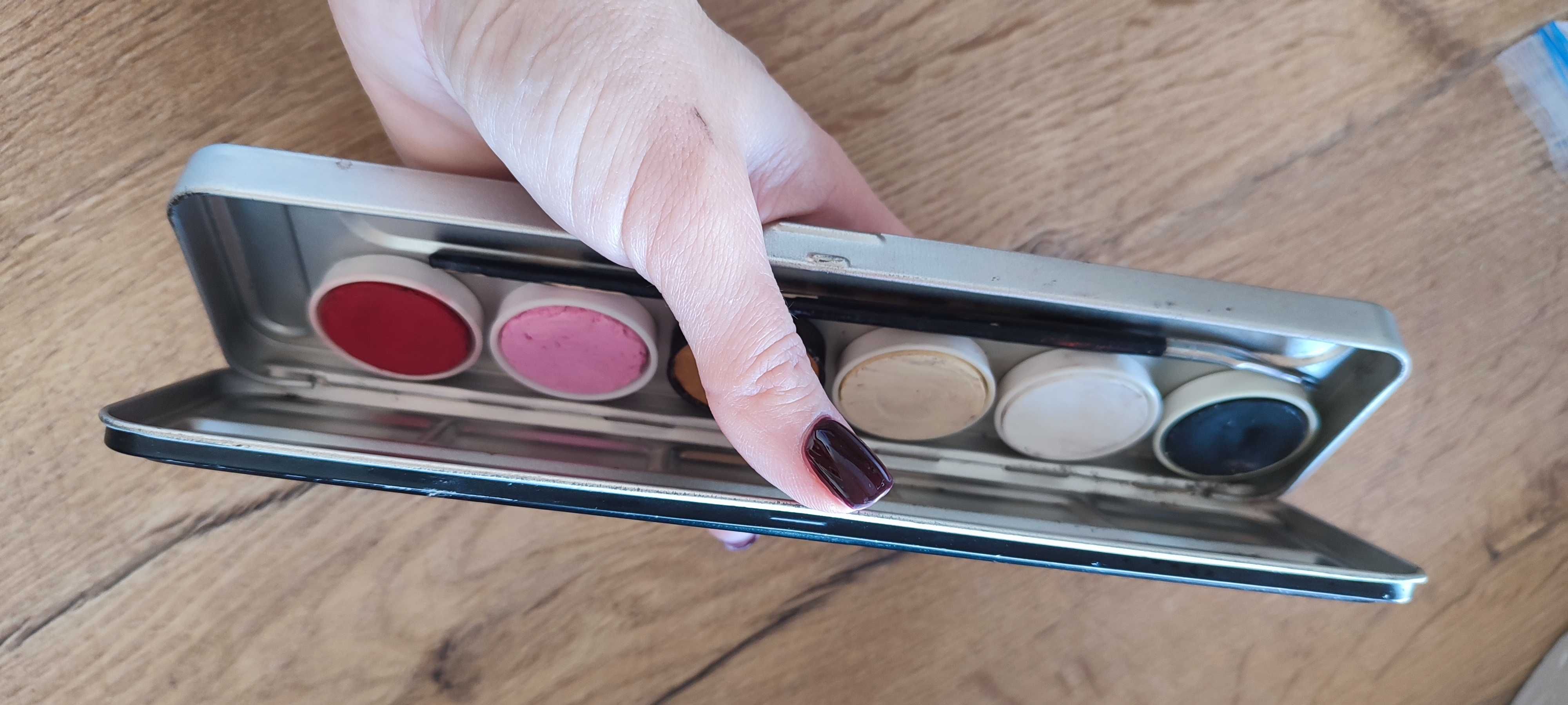 Eyeliner w kostce/kamieniu x 5 Mąkę up Atelier Paris