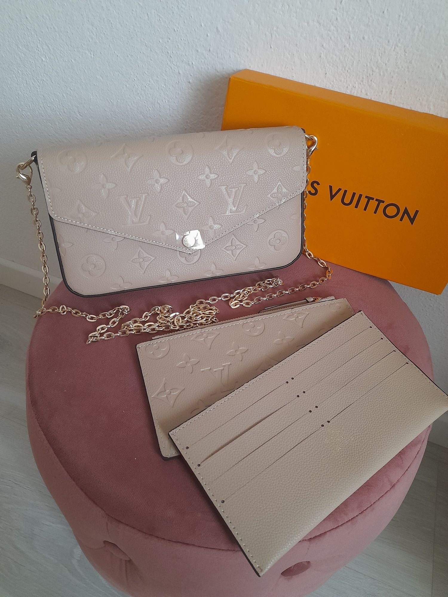 Mala Louis Vuitton modelo Felicie Bege