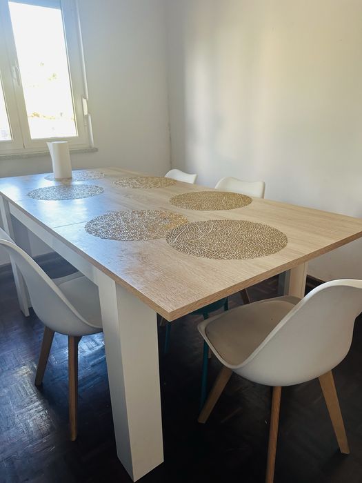 Mesa de jantar e 6 cadeiras