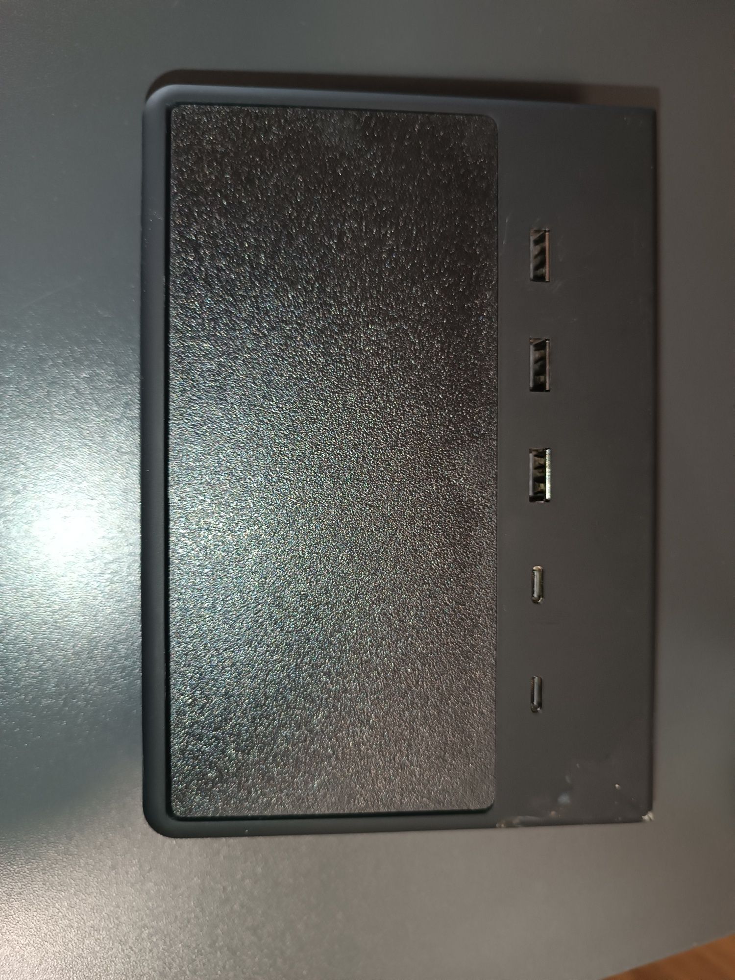 USB Hub for Tesla Model 3