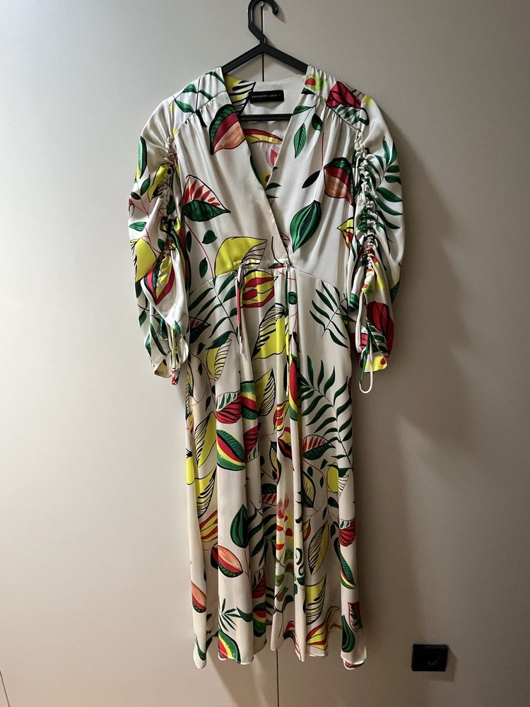 Vestido acetinado da marca Purificacion Garcia, novo