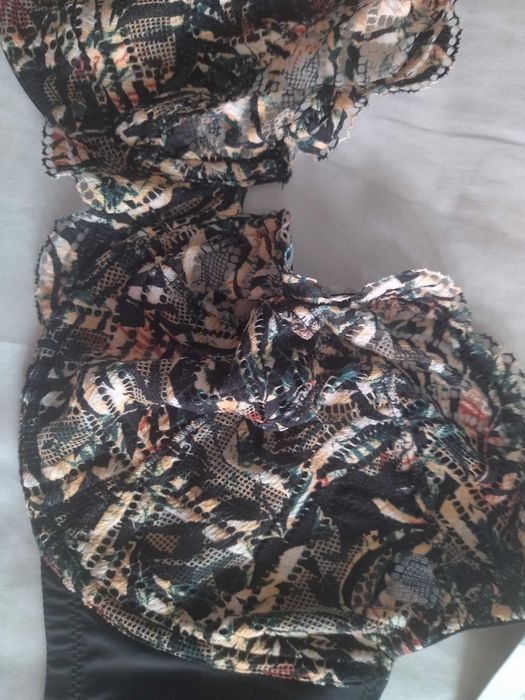 SANS COMPLEXE-śliczny biustonosz  85E