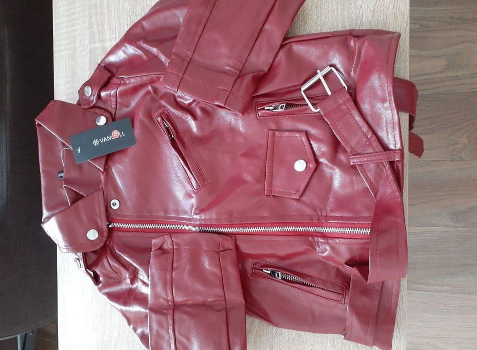 Куртка кожа, плаття, топік.