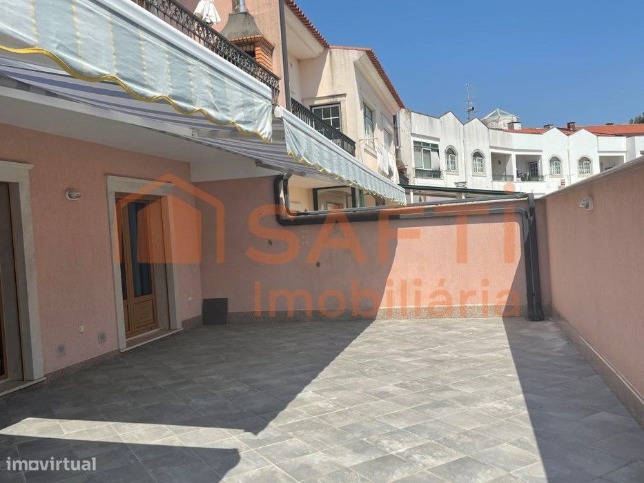 Apartamento T4 à Venda | Avenida da Igreja - Porto de Mós
 Localiz...