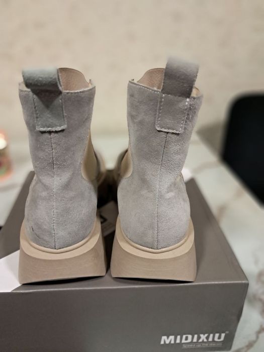 Ботінки жіночі замшеві