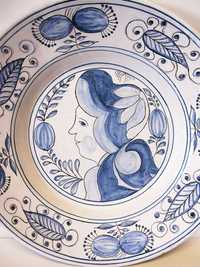 prato em faiança portuguesa - assinado - cópia do Sec. XVII - 33,3 cm
