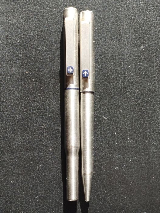 Caneta e esferográfica Parker.