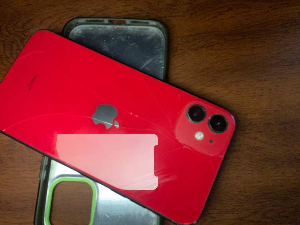 Iphone 11  128 gb в среднем состоянии