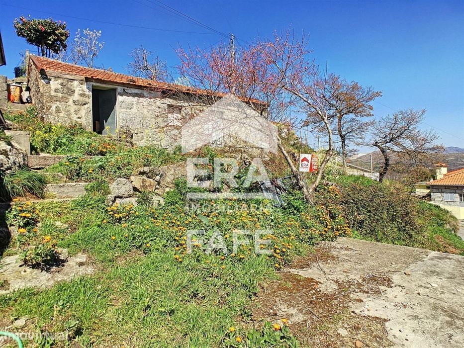 Moradia em pedra para restauro - Lagoa