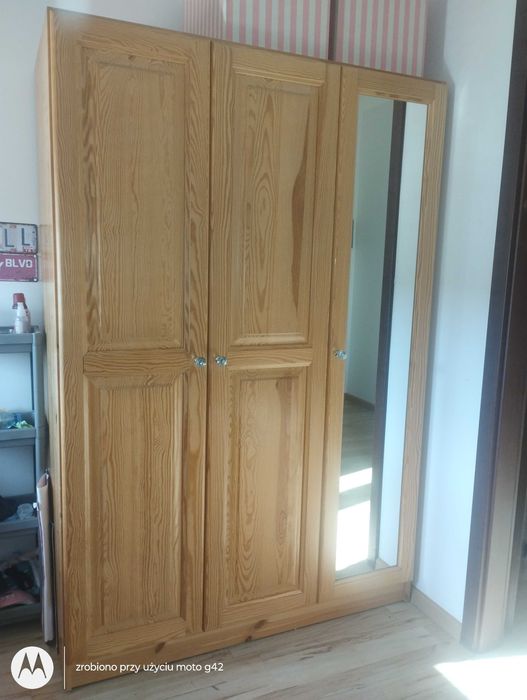 Szafa sosnowa z lustrem