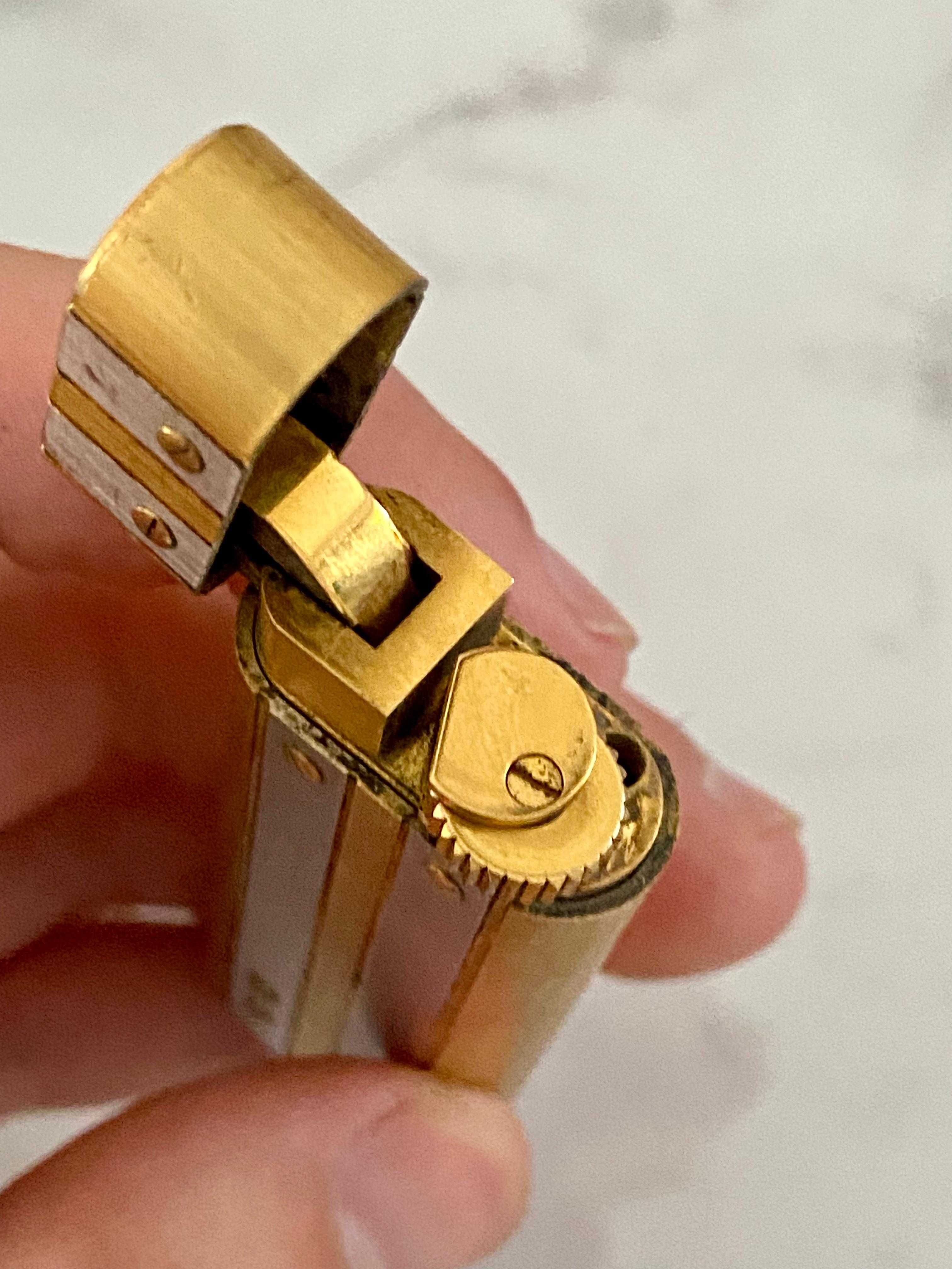Isqueiro Cartier Santos Prateado e Dourado