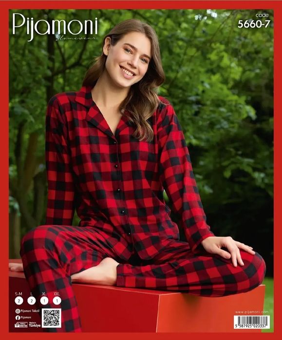 Піжама в клітинку на гудзиках