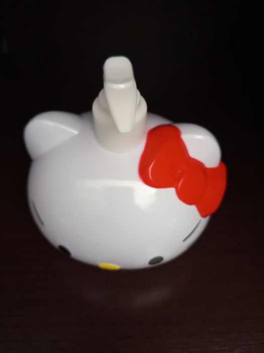 Frasco recarregável hello Kitty.