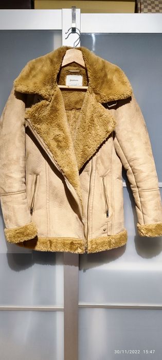 Casaco pêlo camel e Casaco couro ambos Stradivarius castanho