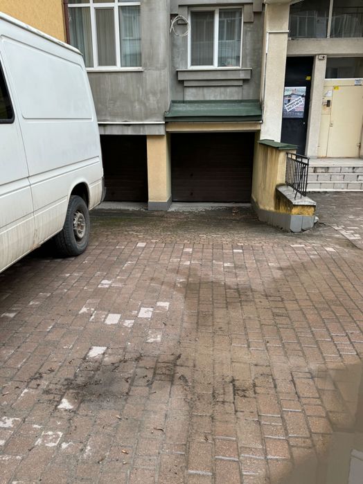 Гараж центр Івано-Франківськ ,вул. Чорновола вхід у парк Шевченка.