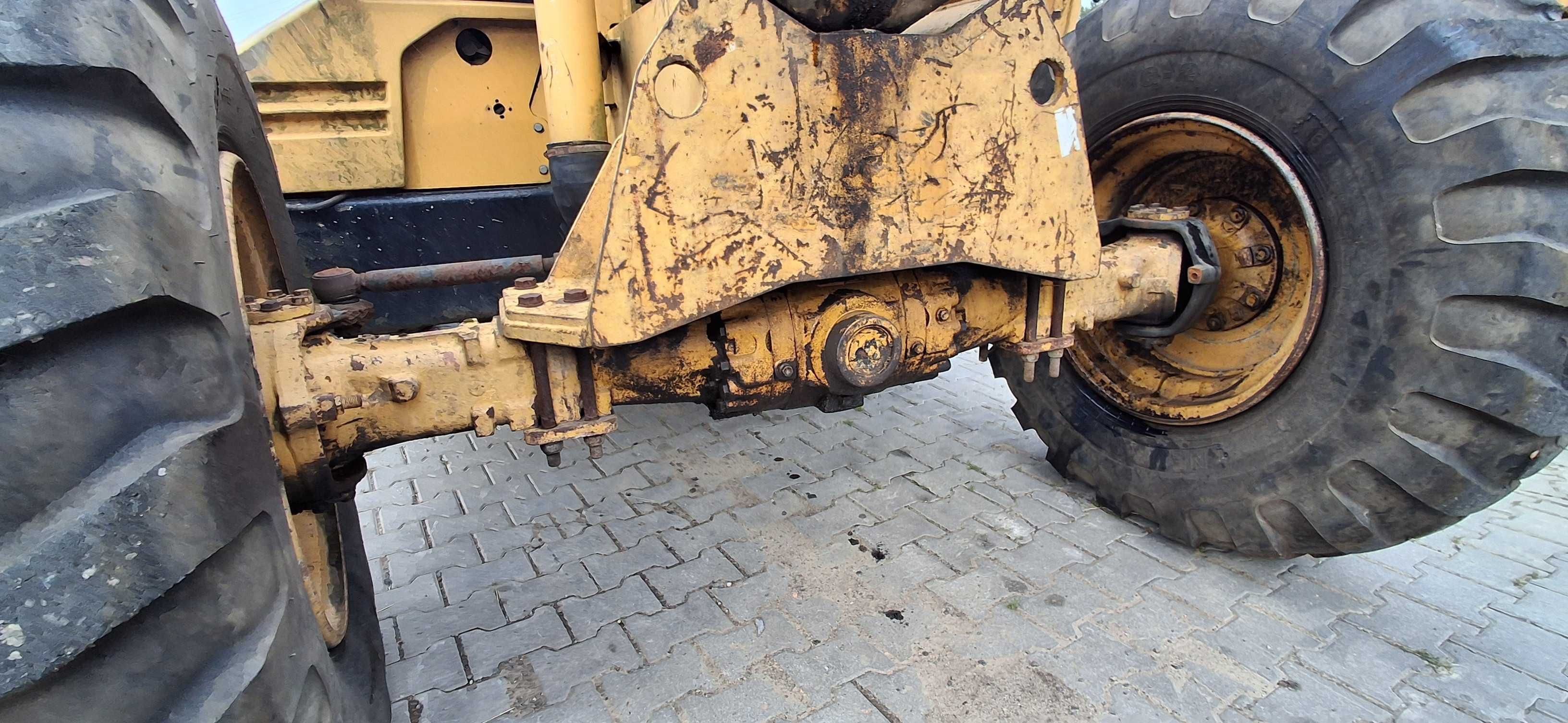 cat th82 Caterpillar teleskop ładowarka wysięg skrzynia biegów widły
