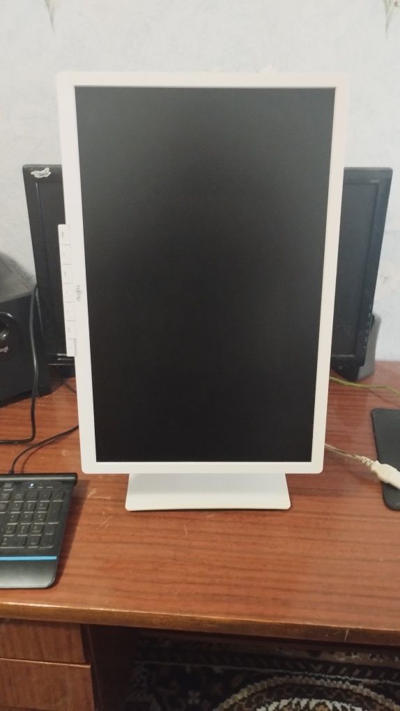 Монитор 22" профессиональный Fujitsu B22W-6