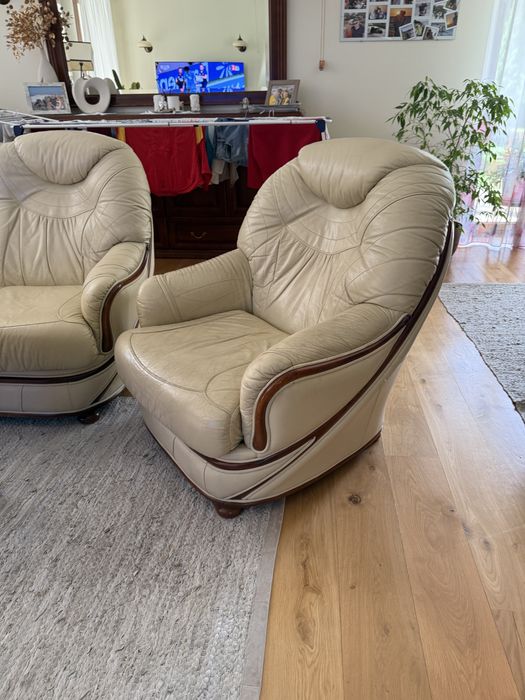 Skorzane meble wypoczynkowe z drewnianym obiciem