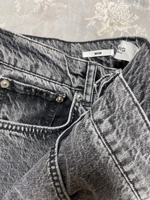 Продам джинсы МОМ Mango