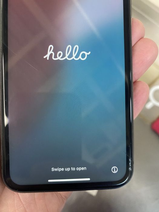 Продается телефон айфон 11 64 GB! Працює ! Тільки є тріщина на екрані