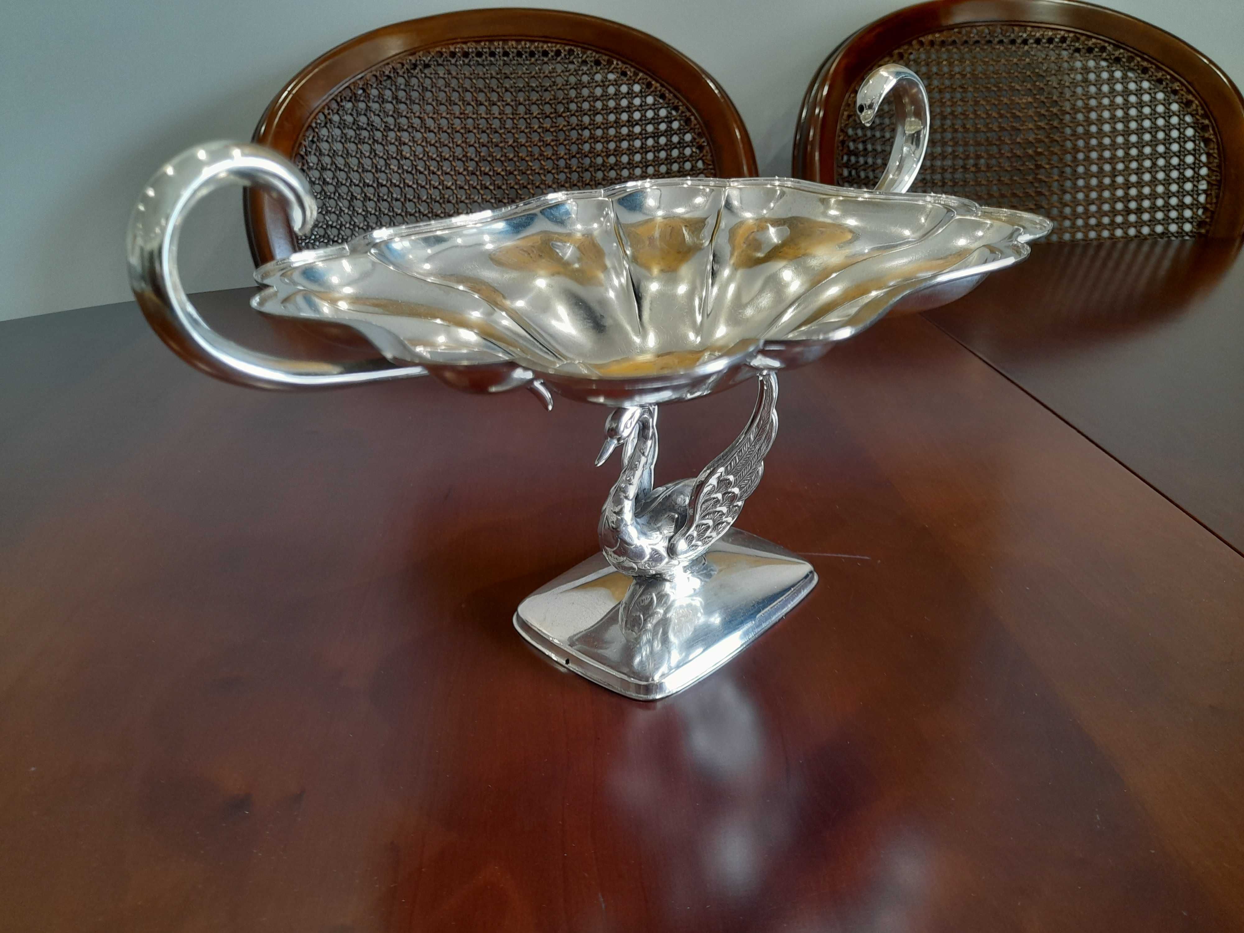 srebrna patera miska na owoce ozdoba stołu