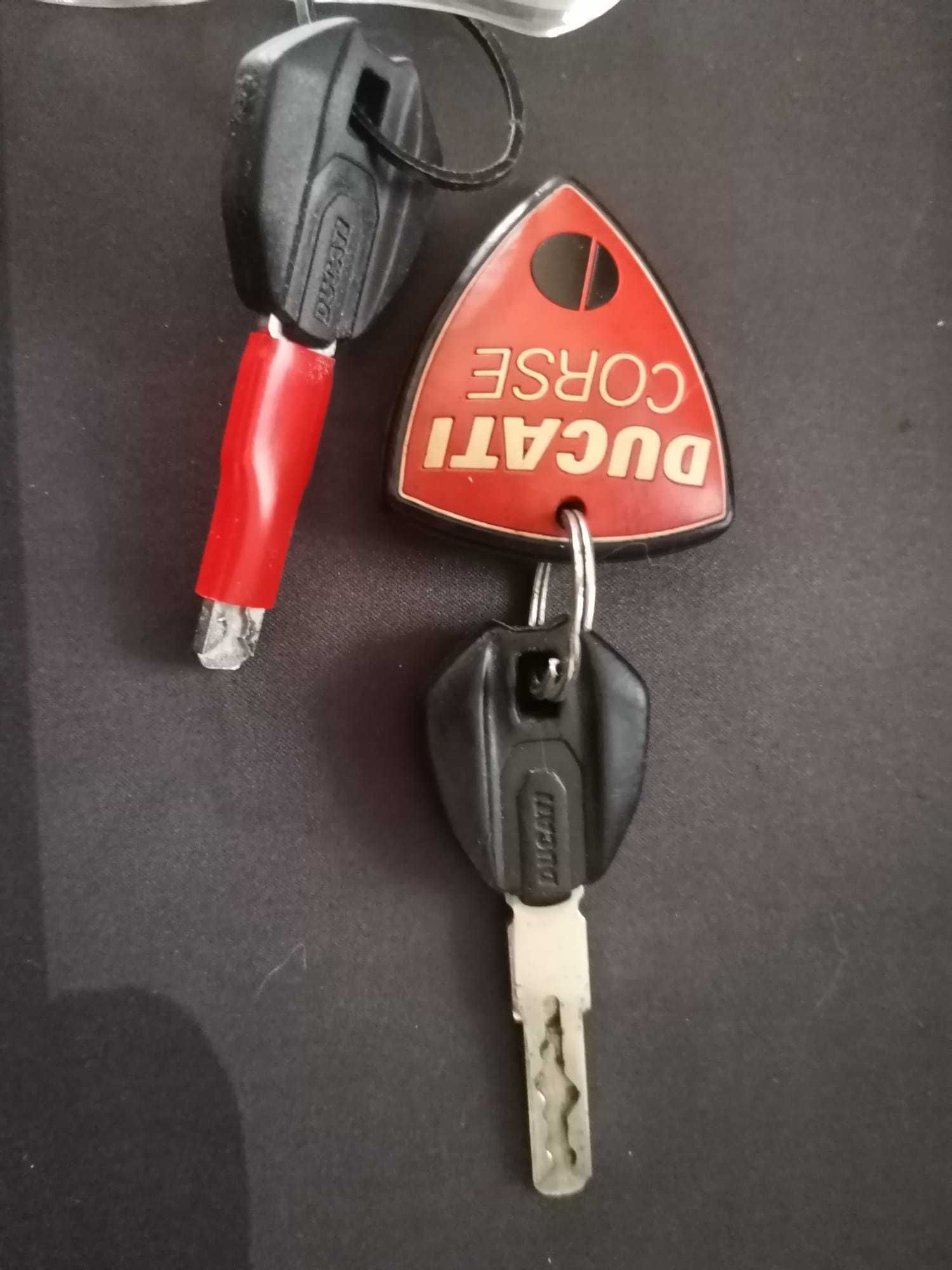 Ducati Monster 1100 EVO 2011 - Termignoni + Extras (Preço Negociável)