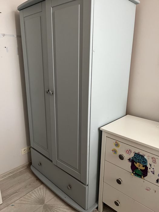 Szafa debowa do pokoju dzieciecego. W pieknym kolorze !
