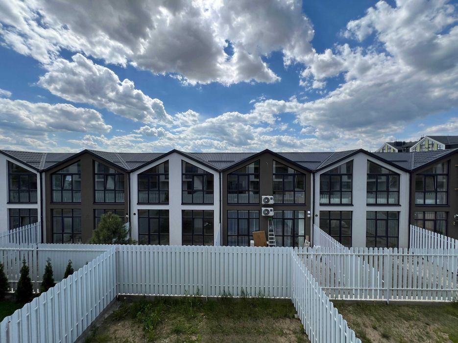 2-поверховий таунхаус 131 м² з власним двориком і паркомісцем