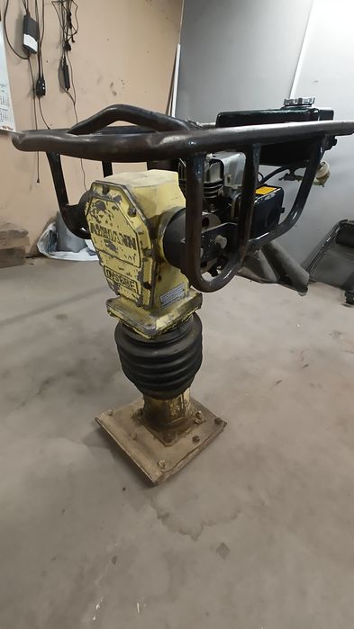 Skoczek stopa wibracyjna AMMANN  dvs68e