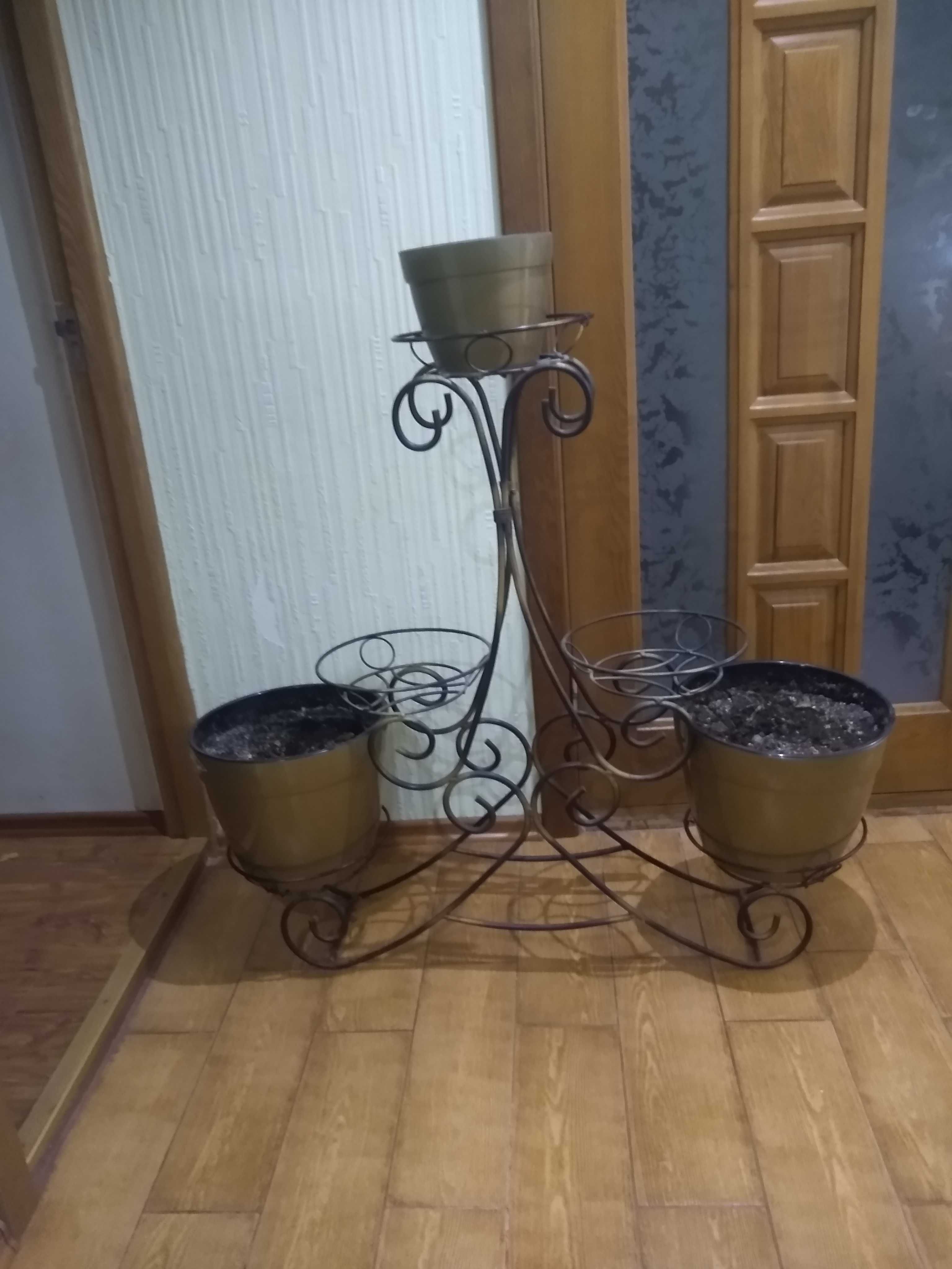 Подставка для цветов кованная