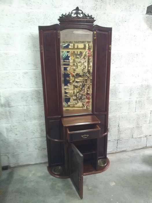 Móvel bengaleiro em mogno em exemplar estado, medidas 185/80cm