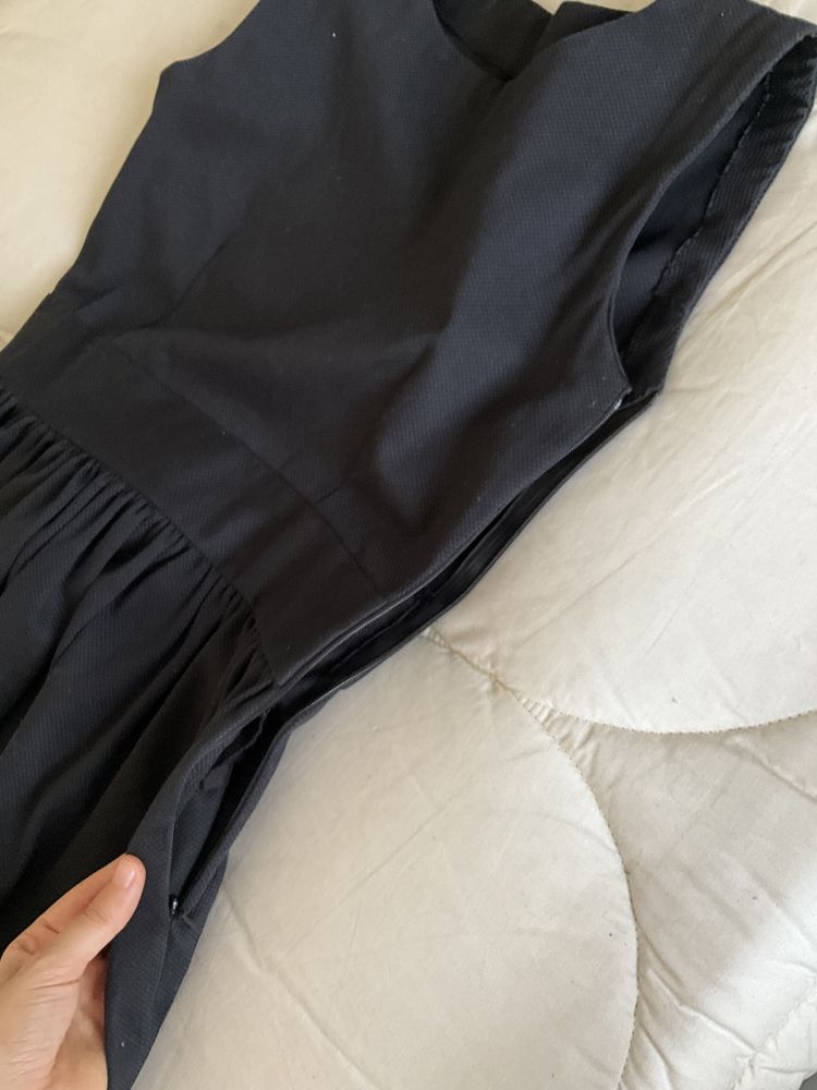 Vestido preto feito à medida (novo)